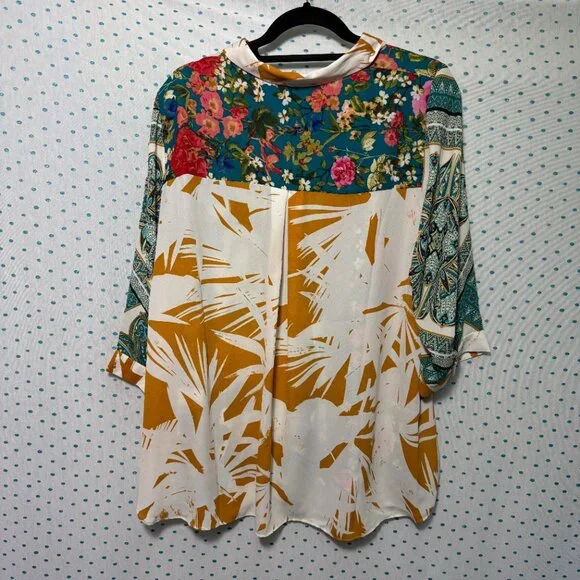 Rose + Olive Plus Size Button Up 3/4 Sleeve Floral Blouse - Picture 2 of 4